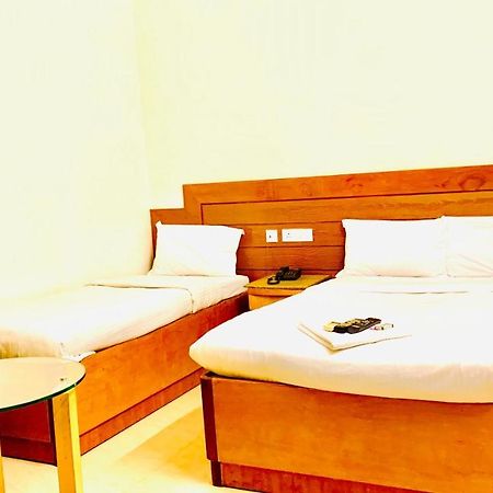 Half Moon Palace Chennai Bagian luar foto